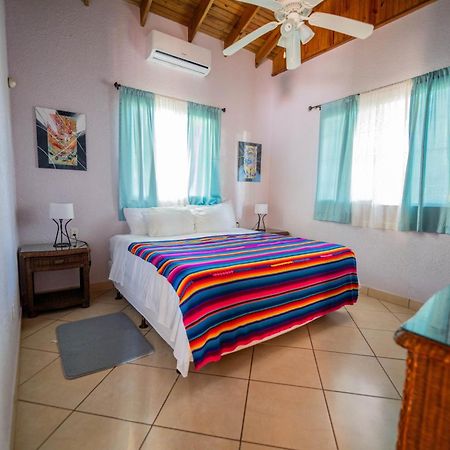 Seaside Inn Roatan West Bay Exterior photo