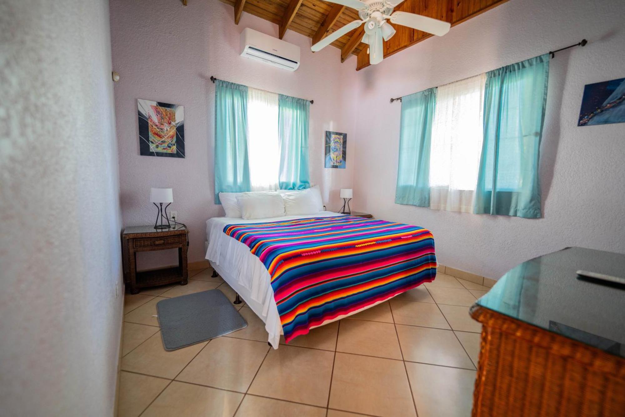 Seaside Inn Roatan West Bay Exterior photo